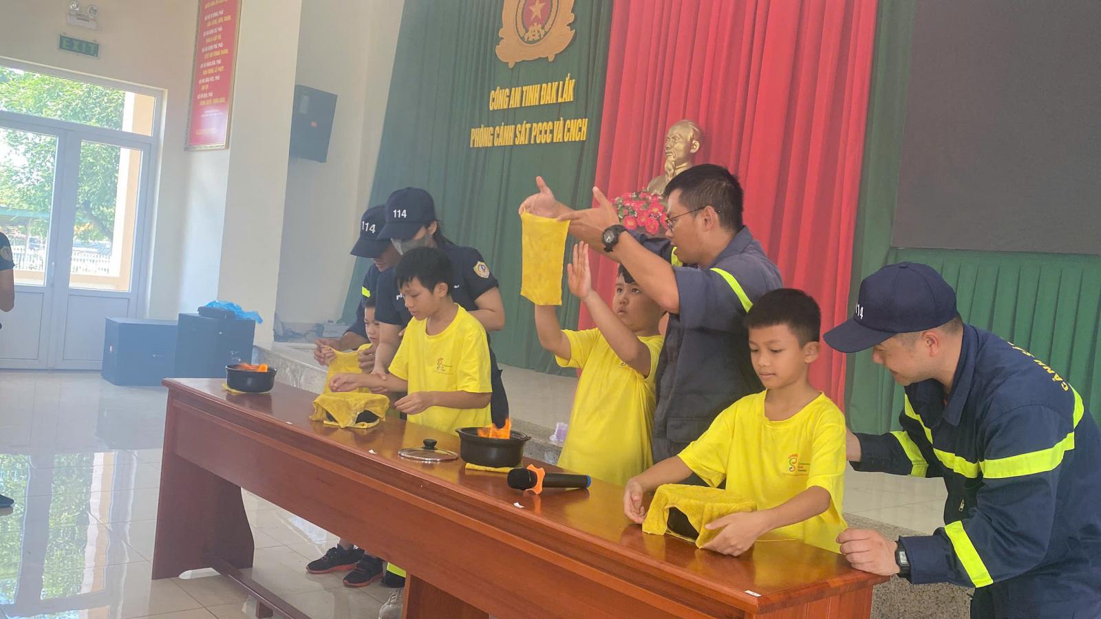 Nội dung lớp học kỹ năng sống CSC giúp các con trang bị kỹ năng, bảo vệ bản thân